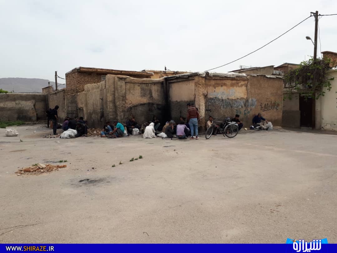 عکس/ دورهمی معتادان و کرونا در قلب شیراز