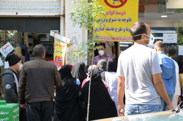 بی تدبیری دولت «دفاتر پیشخوان» را شلوغ کرد / ازدحام جمعیت برای خرید سیمکارت بی تدبیری دولت «دفاتر پیشخوان» را شلوغ کرد / ازدحام جمعیت برای خرید سیمکارت