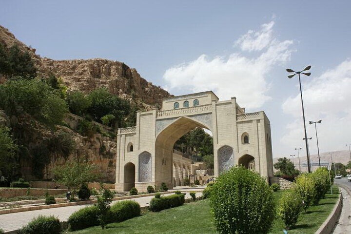 تیر کرونا پشت درِ مغازههای بسته شیراز به سنگ خورد تیر کرونا پشت درِ مغازههای بسته شیراز به سنگ خورد