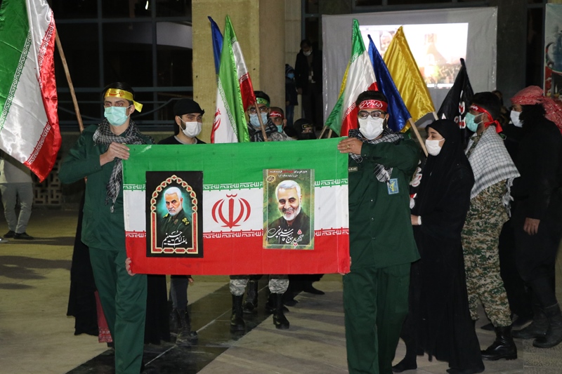چراغ تئاتر خیابانی به احترام سردار روشن شد