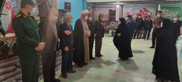 مردم مراقب باشند که فریب وعده و شعارها را نخورند مردم مراقب باشند که فریب وعده و شعارها را نخورند