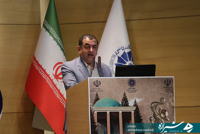 صادرات استان فارس با ۳۲۸ هزار تن از میانگین کشور بالاتر است/ سیاسیون نسبت به وضعیت معیشت مردم پاسخگو باشند صادرات استان فارس با ۳۲۸ هزار تن از میانگین کشور بالاتر است/ سیاسیون نسبت به وضعیت معیشت مردم پاسخگو باشند