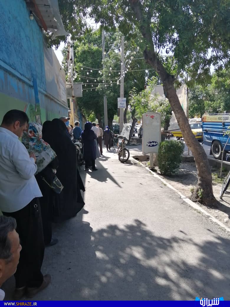 صف طویل و انتظار طولانی در نبود برنج و شکر/برخی تعاونی ها و فروشگاه های بزرگ، رنگ برنج هندی را به خود ندیده اند صف طویل و انتظار طولانی در نبود برنج و شکر/برخی تعاونی ها و فروشگاه های بزرگ، رنگ برنج هندی را به خود ندیده اند