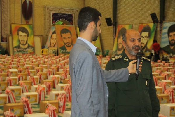 سپاه ناحیه ثارالله شیراز، 10 هزار بسته معیشتی در رزمایش کمک مومنانه توزیع می کند/ توزیع 50 هزار بسته میان افراد کمتربرخوردا، از ابتدای ورود کرونا به کشور