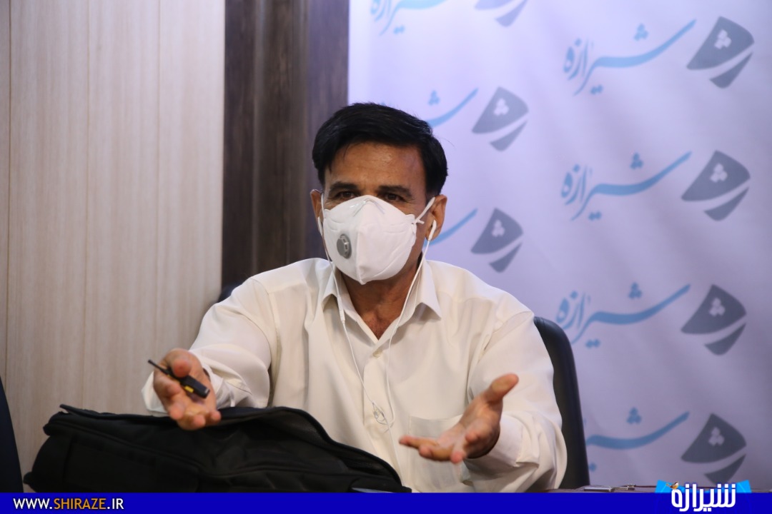 الله وردی: جنگلی که از آن به عنوان کمربند سبز استان یاد می شد به خاطر فعالیت معدن و کارخانه گچ نیست و نابود شده است/ ما مردم محل جرات قطع یک درخت نداریم و دادگاهی می شویم اما برخی می توانند ۸ هکتار از آن را قلع و قمع کرده و در آنجا کارخانه و معدن راه بیندازد/ درخواست ما این می باشد که محیط زیست به دادستان محترم نامه بزند که این منطقه ممنوعه می باشد//محمدی: کارخانه شب ها فعال و روزها تعطیل است/بعد از سه روز بارندگی گزارش دادند که کارخانه آلودگی ندارد// شریعتی: یا دستگاه های قضایی در سطح شهر، استان یا کشوری فعالیت کارخانه یا معدن را تعطیل کنند یا این که کارخانه با جمع بندی نظرات کارشناسان در چارچوب ضوابط قانونی با حداقل خسارت ها ادامه فعالیت دهد الله وردی: جنگلی که از آن به عنوان کمربند سبز استان یاد می شد به خاطر فعالیت معدن و کارخانه گچ نیست و نابود شده است/ ما مردم محل جرات قطع یک درخت نداریم و دادگاهی می شویم اما برخی می توانند ۸ هکتار از آن را قلع و قمع کرده و در آنجا کارخانه و معدن راه بیندازد/ درخواست ما این می باشد که محیط زیست به دادستان محترم نامه بزند که این منطقه ممنوعه می باشد//محمدی: کارخانه شب ها فعال و روزها تعطیل است/بعد از سه روز بارندگی گزارش دادند که کارخانه آلودگی ندارد// شریعتی: یا دستگاه های قضایی در سطح شهر، استان یا کشوری فعالیت کارخانه یا معدن را تعطیل کنند یا این که کارخانه با جمع بندی نظرات کارشناسان در چارچوب ضوابط قانونی با حداقل خسارت ها ادامه فعالیت دهد