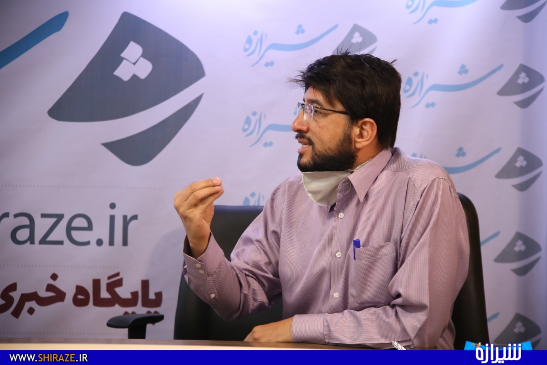 الله وردی: جنگلی که از آن به عنوان کمربند سبز استان یاد می شد به خاطر فعالیت معدن و کارخانه گچ نیست و نابود شده است/ ما مردم محل جرات قطع یک درخت نداریم و دادگاهی می شویم اما برخی می توانند ۸ هکتار از آن را قلع و قمع کرده و در آنجا کارخانه و معدن راه بیندازد/ درخواست ما این می باشد که محیط زیست به دادستان محترم نامه بزند که این منطقه ممنوعه می باشد//محمدی: کارخانه شب ها فعال و روزها تعطیل است/بعد از سه روز بارندگی گزارش دادند که کارخانه آلودگی ندارد// شریعتی: یا دستگاه های قضایی در سطح شهر، استان یا کشوری فعالیت کارخانه یا معدن را تعطیل کنند یا این که کارخانه با جمع بندی نظرات کارشناسان در چارچوب ضوابط قانونی با حداقل خسارت ها ادامه فعالیت دهد الله وردی: جنگلی که از آن به عنوان کمربند سبز استان یاد می شد به خاطر فعالیت معدن و کارخانه گچ نیست و نابود شده است/ ما مردم محل جرات قطع یک درخت نداریم و دادگاهی می شویم اما برخی می توانند ۸ هکتار از آن را قلع و قمع کرده و در آنجا کارخانه و معدن راه بیندازد/ درخواست ما این می باشد که محیط زیست به دادستان محترم نامه بزند که این منطقه ممنوعه می باشد//محمدی: کارخانه شب ها فعال و روزها تعطیل است/بعد از سه روز بارندگی گزارش دادند که کارخانه آلودگی ندارد// شریعتی: یا دستگاه های قضایی در سطح شهر، استان یا کشوری فعالیت کارخانه یا معدن را تعطیل کنند یا این که کارخانه با جمع بندی نظرات کارشناسان در چارچوب ضوابط قانونی با حداقل خسارت ها ادامه فعالیت دهد