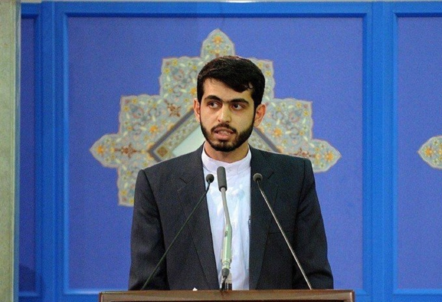 یکی از نمایندگان شیراز عضو هیات رییسه سنی مجلس یازدهم یکی از نمایندگان شیراز عضو هیات رییسه سنی مجلس یازدهم