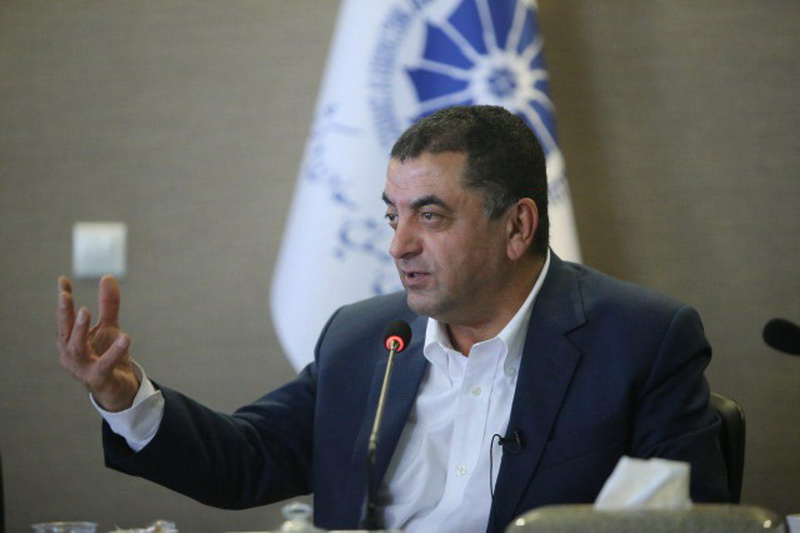 با تهدید و بخشنامه اقتصاد ما درست نمی شود / بخشنامه های بانک مرکزی صادرات را تعطیل می کند با تهدید و بخشنامه اقتصاد ما درست نمی شود / بخشنامه های بانک مرکزی صادرات را تعطیل می کند