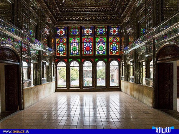 از فروش بلیت دوبرابر قیمت در خانه زینت الملک تا پوسیدگی و رنگ پریدگی سقف و دیوارهای این خانه!