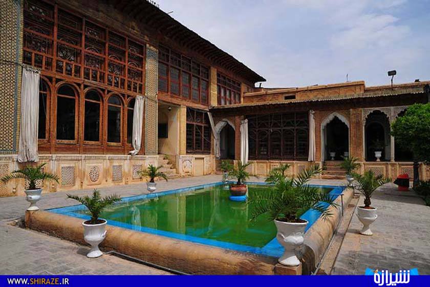 از فروش بلیت دوبرابر قیمت در خانه زینت الملک تا پوسیدگی و رنگ پریدگی سقف و دیوارهای این خانه!