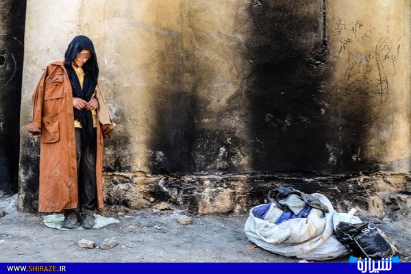 توپ اعتیاد در حال پاسکاری در زمین متولیان مبارزه با مواد مخدر/سرگردانی بیش از 1500معتاد متجاهر در خیابان های شیراز توپ اعتیاد در حال پاسکاری در زمین متولیان مبارزه با مواد مخدر/سرگردانی بیش از 1500معتاد متجاهر در خیابان های شیراز