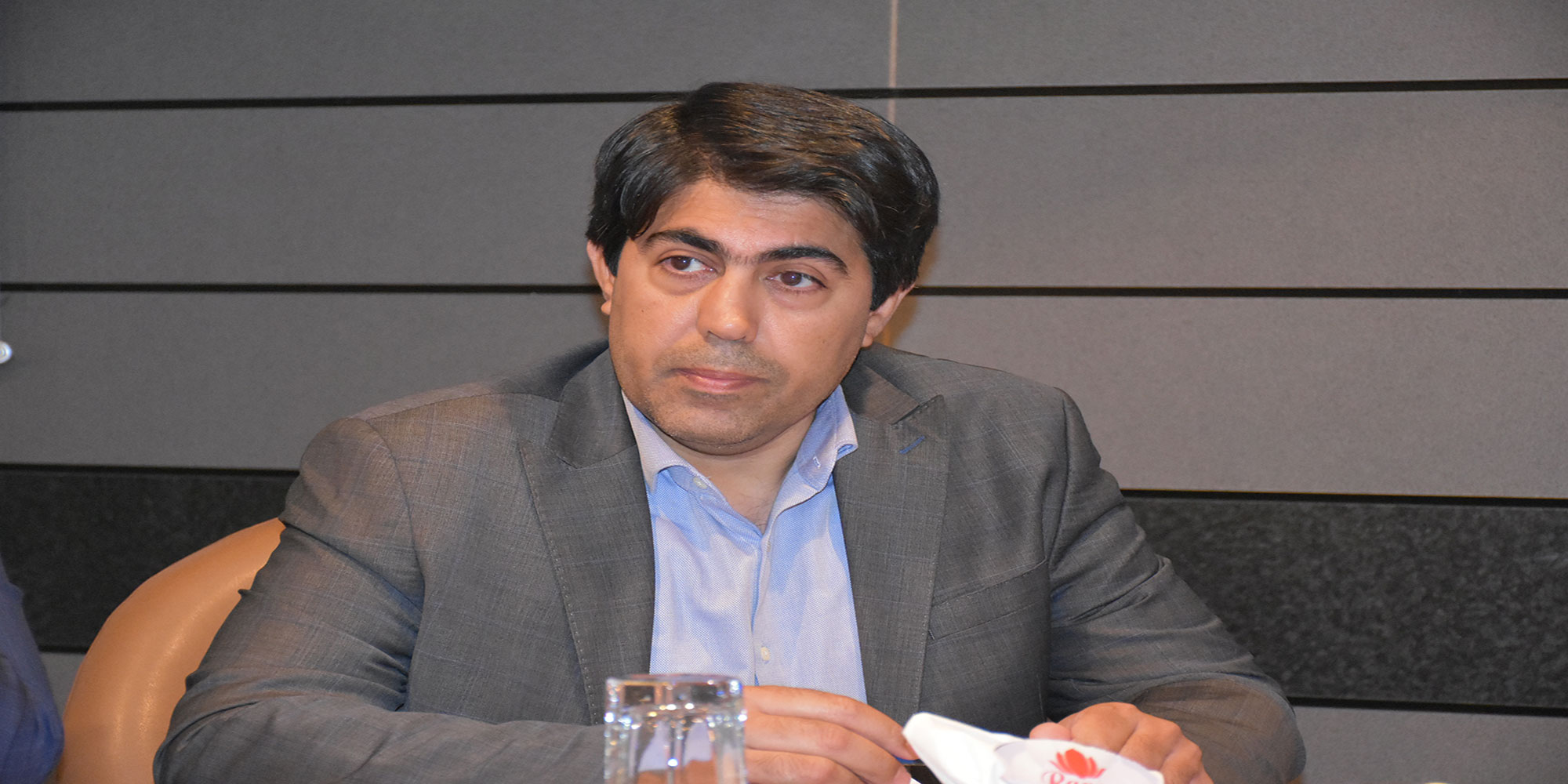 سهم 20 درصدی صادرات با وجود ثبت جهانی/حکایت هنرمندانی که با خونِ دل بر گل های قالی  رنگ می زنند/ لزوم فرهنگسازی در اهمیت مردم به فرش دستبافت