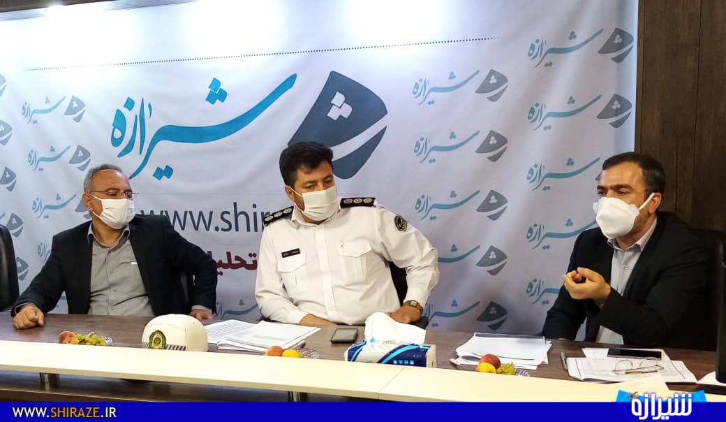 عباسی: در هیچ کجای قانون، متولی کار فرهنگ ترافیک مشخص نشده است/اکبری:در سال،حدود ۲۷۰ فوتی بر اثر تصادف در شهر شیراز به ثبت میرسد/دهقانی:استان فارس در فرهنگ صحیح رانندگی دچار مشکل است/بلاغی:پرهیز از سادهانگاری تصادفات، یکی دیگر از راهکارهای کاهش تصادفات است عباسی: در هیچ کجای قانون، متولی کار فرهنگ ترافیک مشخص نشده است/اکبری:در سال،حدود ۲۷۰ فوتی بر اثر تصادف در شهر شیراز به ثبت میرسد/دهقانی:استان فارس در فرهنگ صحیح رانندگی دچار مشکل است/بلاغی:پرهیز از سادهانگاری تصادفات، یکی دیگر از راهکارهای کاهش تصادفات است