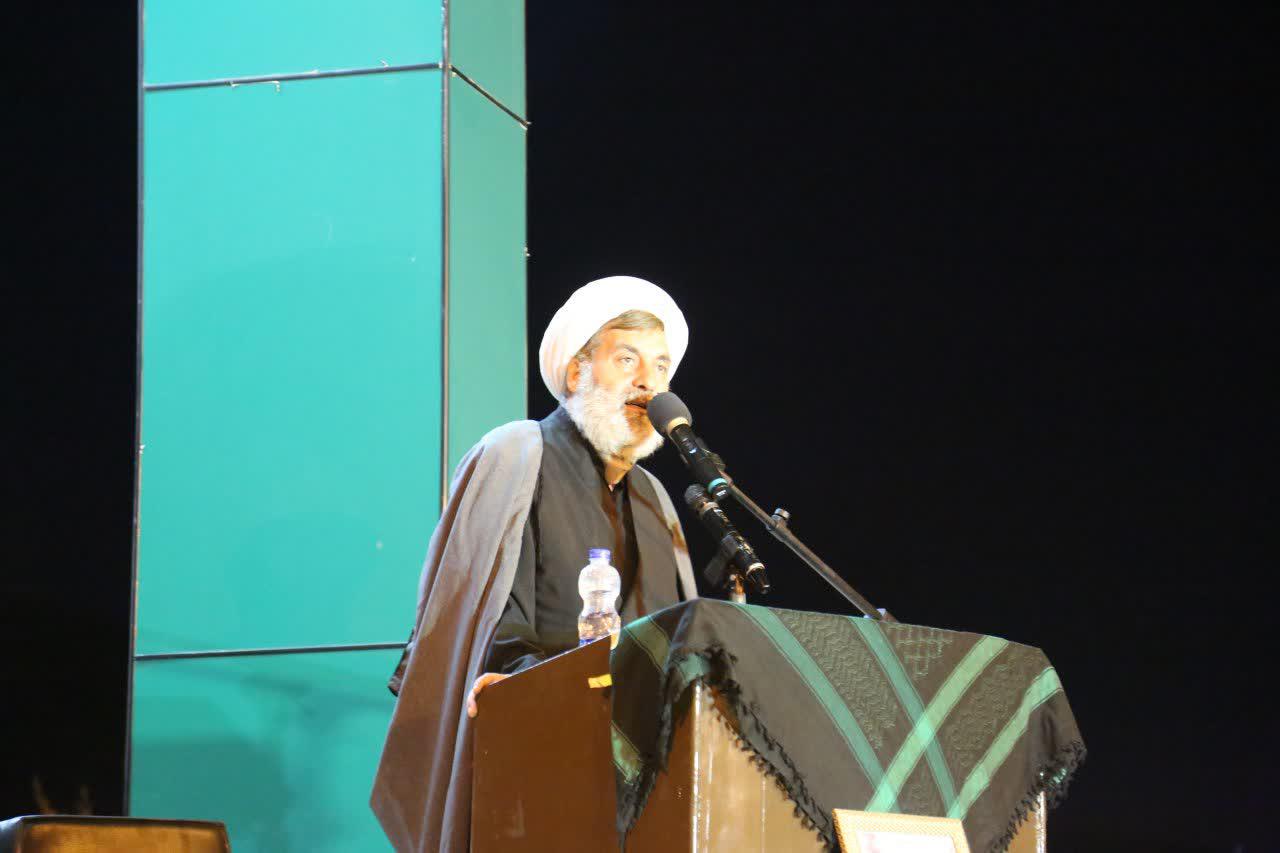اعطای درجه سرتیپی از سوی فرمانده معظم کل قوا به خانواده معظم شهید جمشید(مهدی) زارع اعطای درجه سرتیپی از سوی فرمانده معظم کل قوا به خانواده معظم شهید جمشید(مهدی) زارع