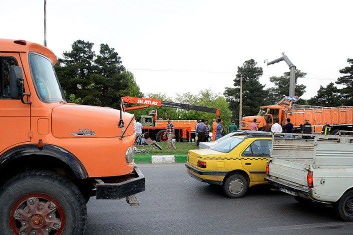 سکوت اجباری در برابر ترددهای ثانیه ای و آلودگی های صوتی؛تیشه گوشخراش ماشین های سنگین بر روان مردم/ رها کردن چرخ ماشین های سنگین در کف خیابان ها سکوت اجباری در برابر ترددهای ثانیه ای و آلودگی های صوتی؛تیشه گوشخراش ماشین های سنگین بر روان مردم/ رها کردن چرخ ماشین های سنگین در کف خیابان ها