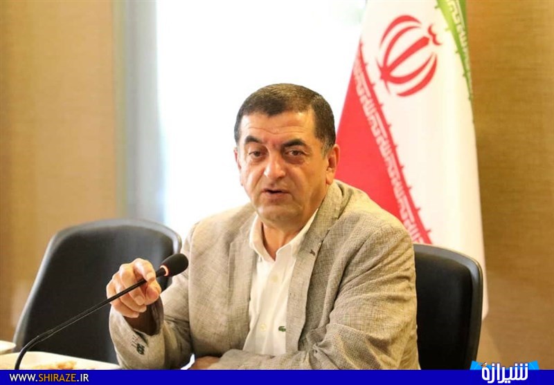 یک پیرزن با یک کارت بازرگانی ۷۰ «پرشه» وار کرده است!/ لزوم برچیده شدن بساط کارت های بازرگانی؛دنیا به سمت الکترونیکی شدن است/ امضا های طلایی و فساد به دنبال مجوزهای بی اساس یک پیرزن با یک کارت بازرگانی ۷۰ «پرشه» وار کرده است!/ لزوم برچیده شدن بساط کارت های بازرگانی؛دنیا به سمت الکترونیکی شدن است/ امضا های طلایی و فساد به دنبال مجوزهای بی اساس