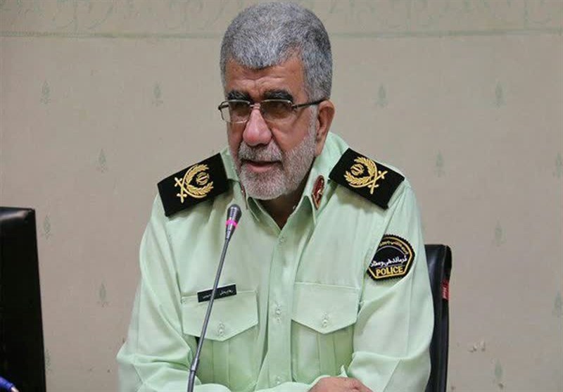 عملکرد نیروی انتظامی را نقد کنید اما از پلیس فاصله نگیرید