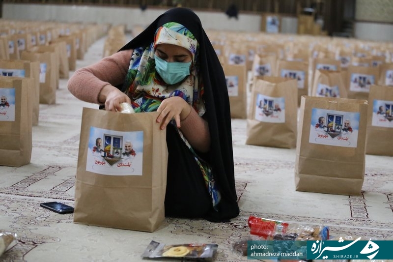 مشارکت ۴۸ گروه جهادی شیراز در طرح یلدای مهربونی/ تهیه و توزیع بیش از ۱۵۰۰بسته یلدایی توسط گروه‌های همدل علمدار جهاد