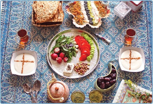 غذاهای سحری نباید شور و خشک و پٌر ادویه باشند/ خوردن خرما در افطار بسیار مناسب است غذاهای سحری نباید شور و خشک و پٌر ادویه باشند/ خوردن خرما در افطار بسیار مناسب است
