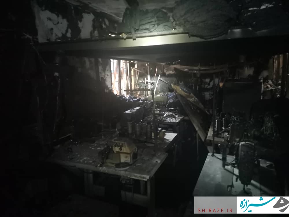 عملیات سخت آتش نشانان در اطفای حریق یک پاساژ
