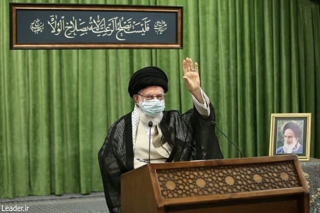 کتیبه نصب شده در ارتباط تصویری رهبر انقلاب با نمایندگان +عکس کتیبه نصب شده در ارتباط تصویری رهبر انقلاب با نمایندگان +عکس