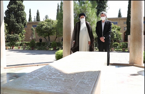 یازدید آیت الله رئیسی از آرامگاه حافظ شیرازی یازدید آیت الله رئیسی از آرامگاه حافظ شیرازی