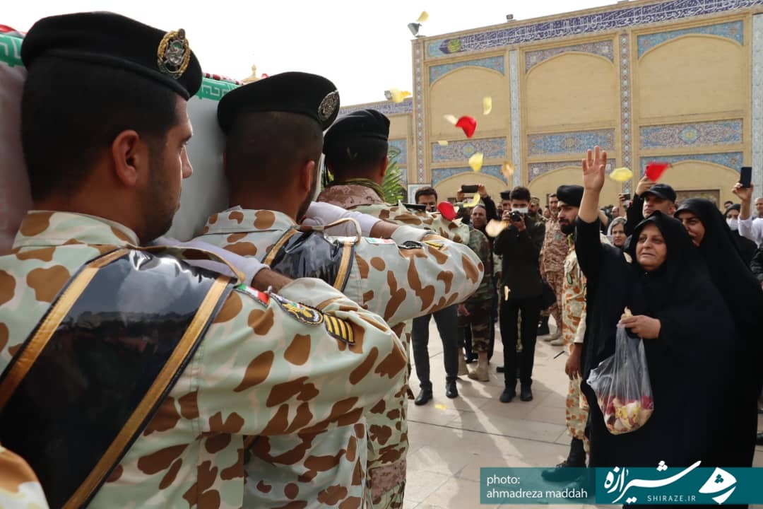 پیکر مطهر سروان شهید رضا کریمی در شیراز به خاک سپرده شد پیکر مطهر سروان شهید رضا کریمی در شیراز به خاک سپرده شد