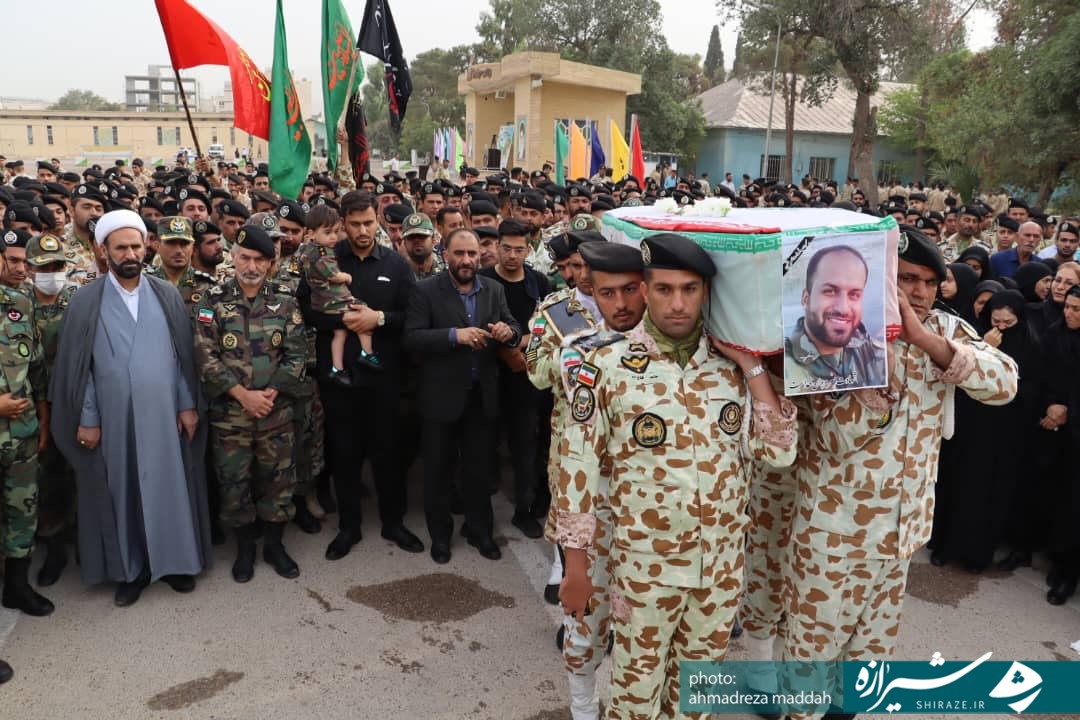 پیکر مطهر سروان شهید رضا کریمی در شیراز به خاک سپرده شد پیکر مطهر سروان شهید رضا کریمی در شیراز به خاک سپرده شد