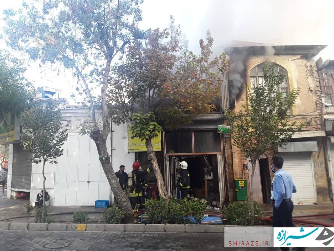 آتش سوزی در تعمیرگاه لوازم خانگی در حال مهار شدن است/ علت حادثه در دست بررسی می باشد+عکس و فیلم آتش سوزی در تعمیرگاه لوازم خانگی در حال مهار شدن است/ علت حادثه در دست بررسی می باشد+عکس و فیلم