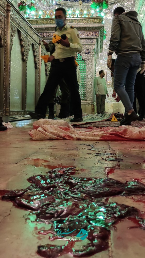 ۱۳شهید و ۲۵مجروح در حمله تروریستی تکفیری به شاهچراغ در شیراز+عکس ۱۳شهید و ۲۵مجروح در حمله تروریستی تکفیری به شاهچراغ در شیراز+عکس
