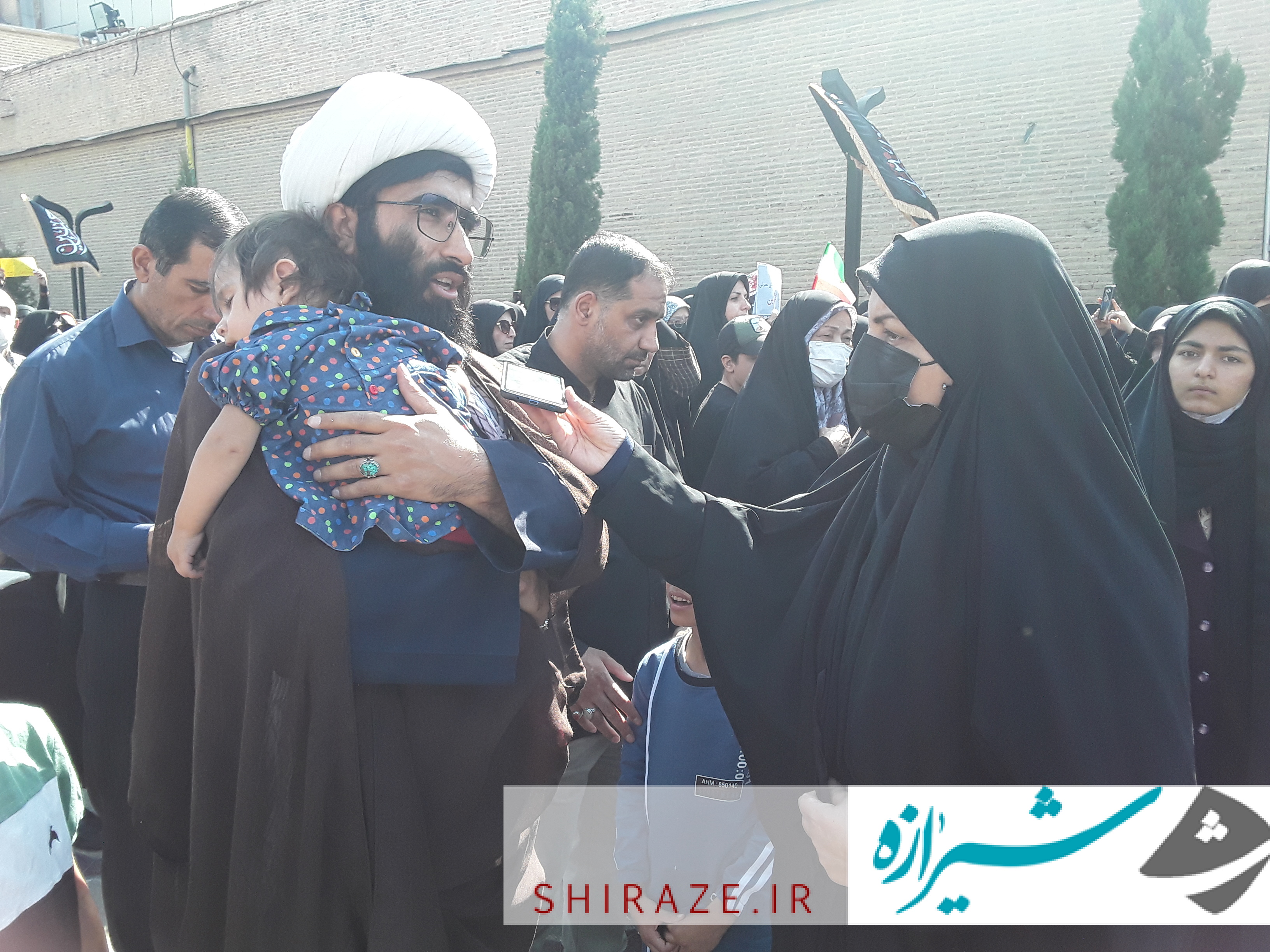 همه آمدند تا انسجام و همبستگی ایران را به رخ جهانیان بکشانند همه آمدند تا انسجام و همبستگی ایران را به رخ جهانیان بکشانند