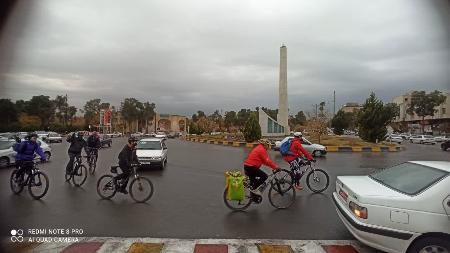 دوچرخه سوار مبلغ فرهنگ اهدای خون به شیراز رسید دوچرخه سوار مبلغ فرهنگ اهدای خون به شیراز رسید