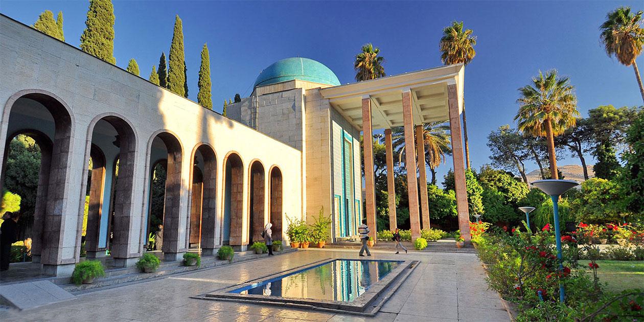 آرامگاه شیخ اجل با فضایی دل‌نشین