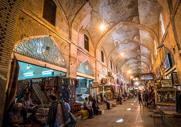 بازاری به زبان رنگ‌ها