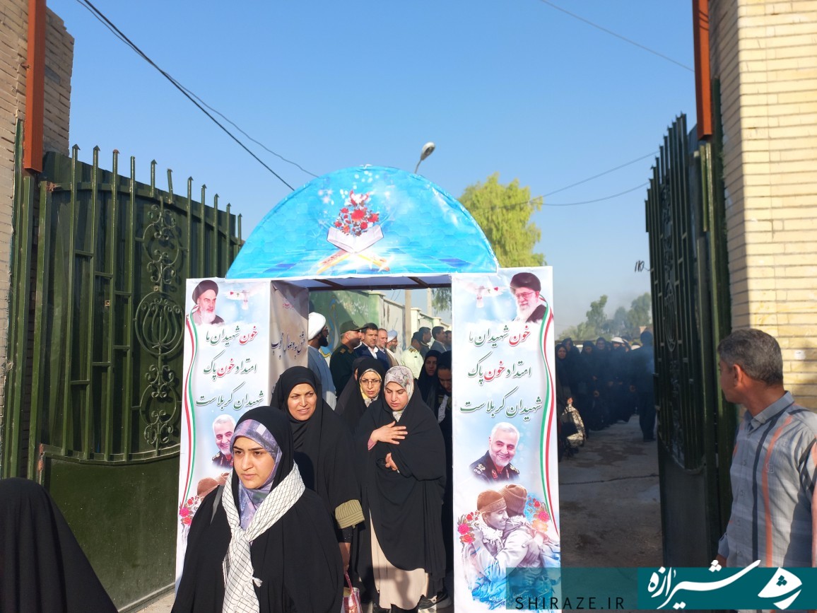 دویست نفر زائر قیروکارزینی به مرقد مطهر امام خمینی(ره)  اعزام شدند