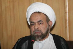 امام خمینی در برابر مردم متواضع و در برابر دشمن بسیار قاطع برخورد میکرد امام خمینی در برابر مردم متواضع و در برابر دشمن بسیار قاطع برخورد میکرد