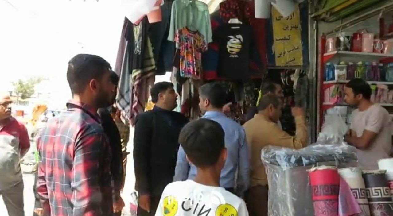 اقدام جدی مسئولین کوار در پلمپ واحدهای صنفی اتباع+فیلم اقدام جدی مسئولین کوار در پلمپ واحدهای صنفی اتباع+فیلم