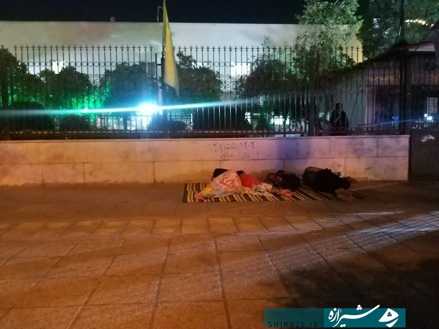 رنج بیمارداری کنارپیاده‌روهای شیراز/ هتل‌پیاده‌روهایی که شهر گل و بلبل را از رونق می‌اندازند