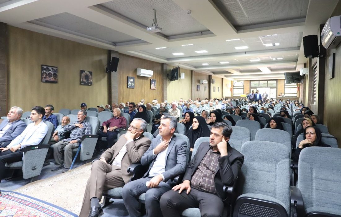 سالمندان محور وحدت در خانوادهها هستند سالمندان محور وحدت در خانوادهها هستند