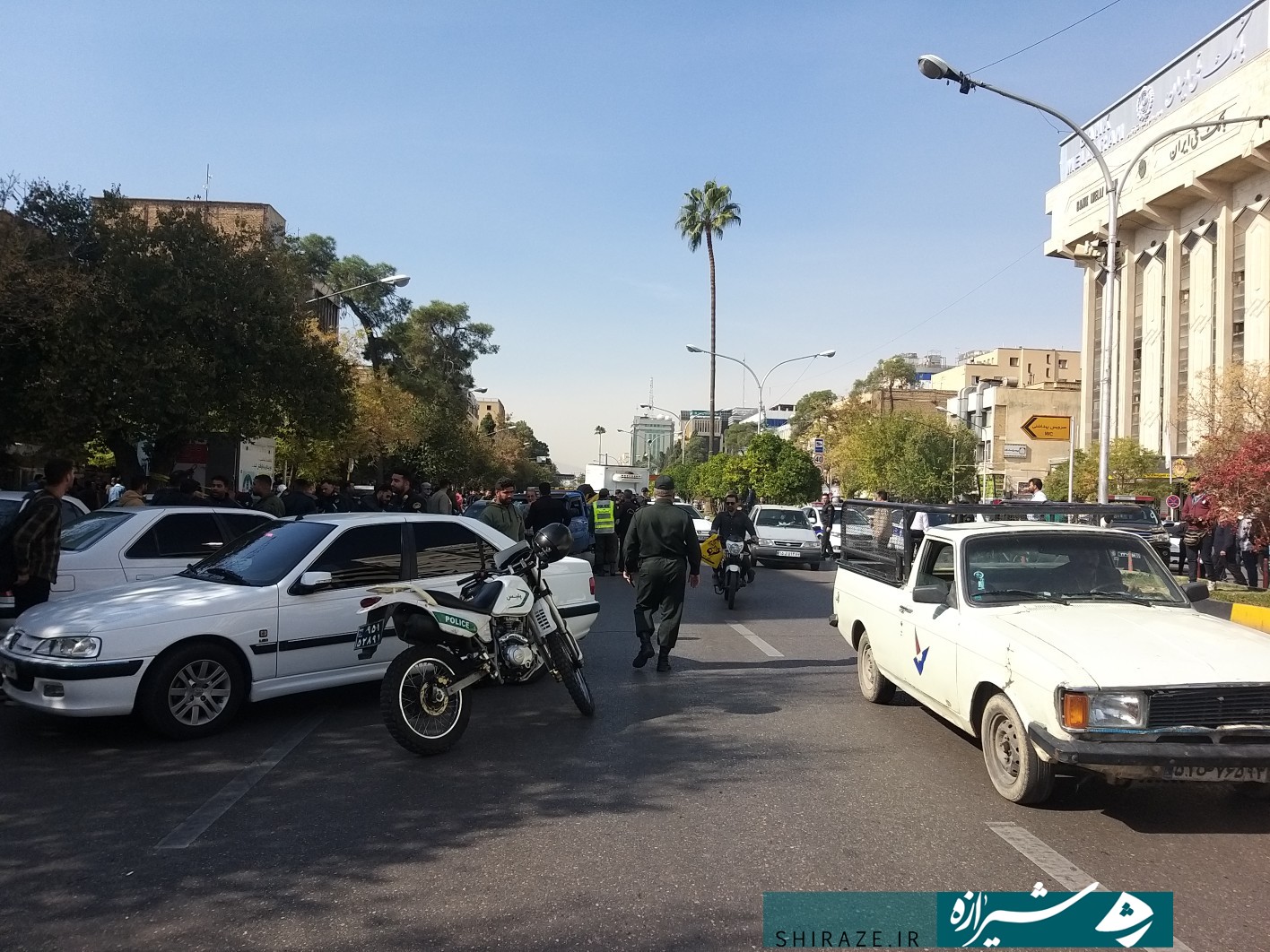 تیراندازی مسلحانه در چهار راه زند شیراز تیراندازی مسلحانه در چهار راه زند شیراز