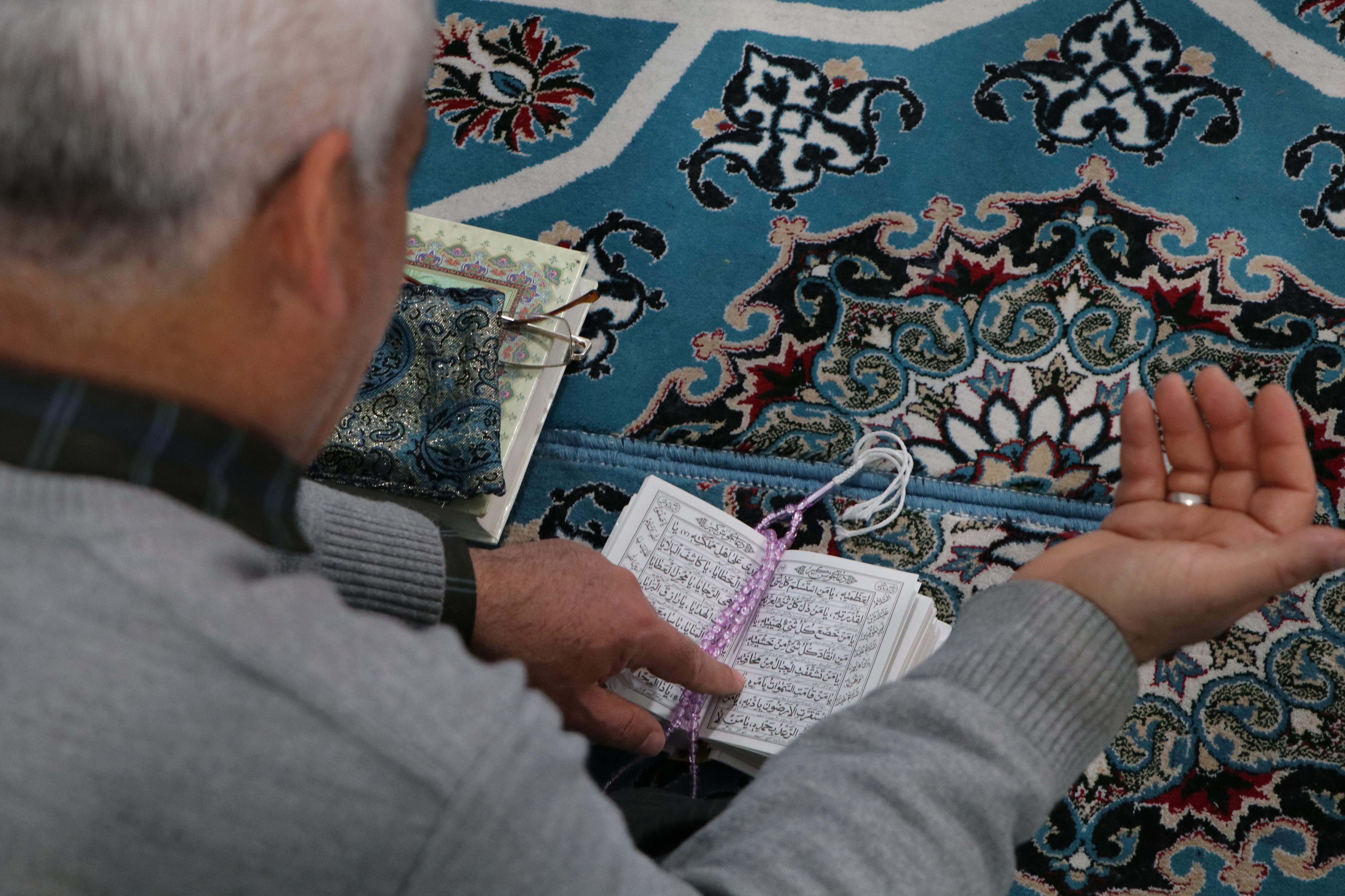 شب قدر است، قدرش را شناسیم
