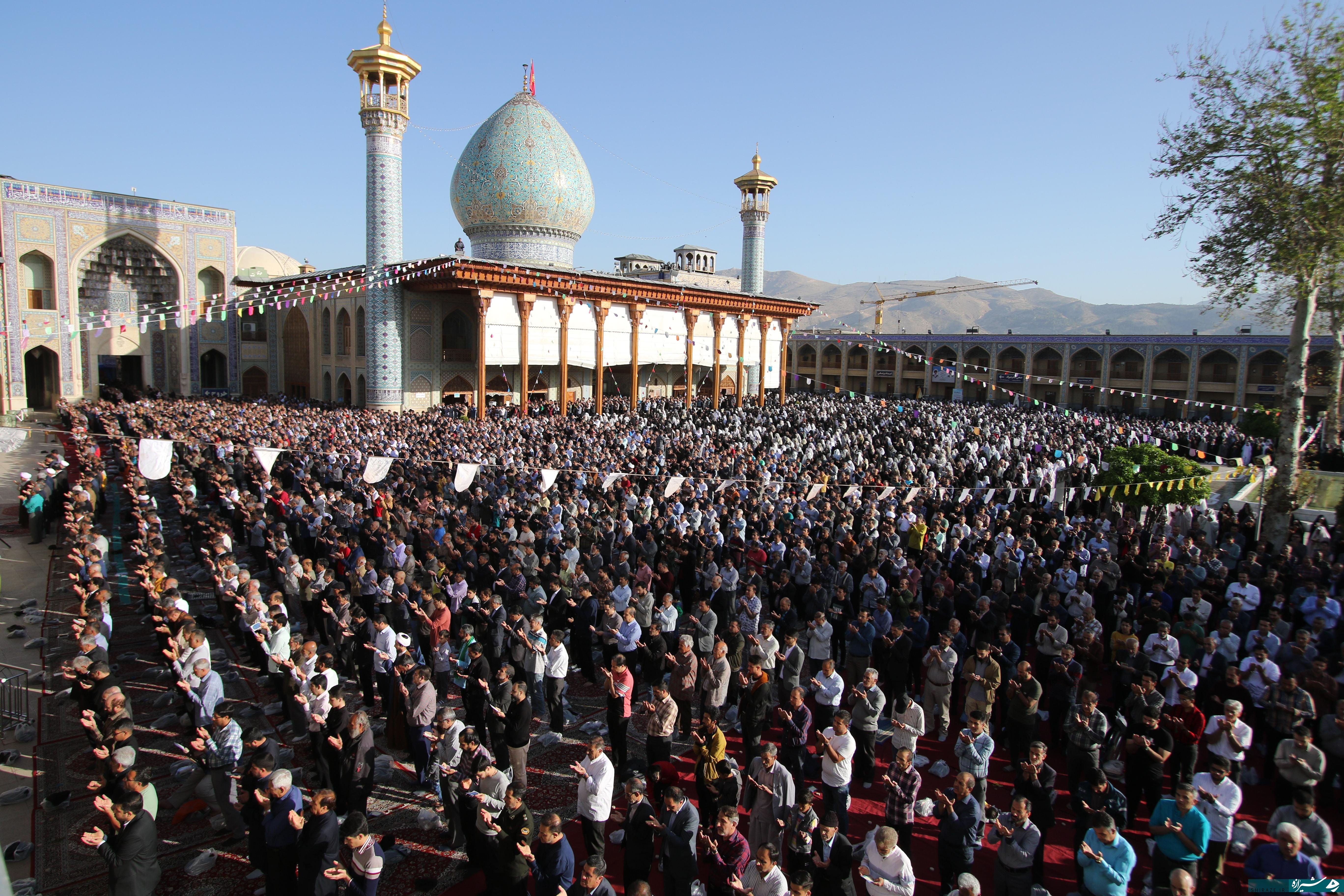 اقامه نماز عید فطر شیراز در شاه‌چراغ (ع)