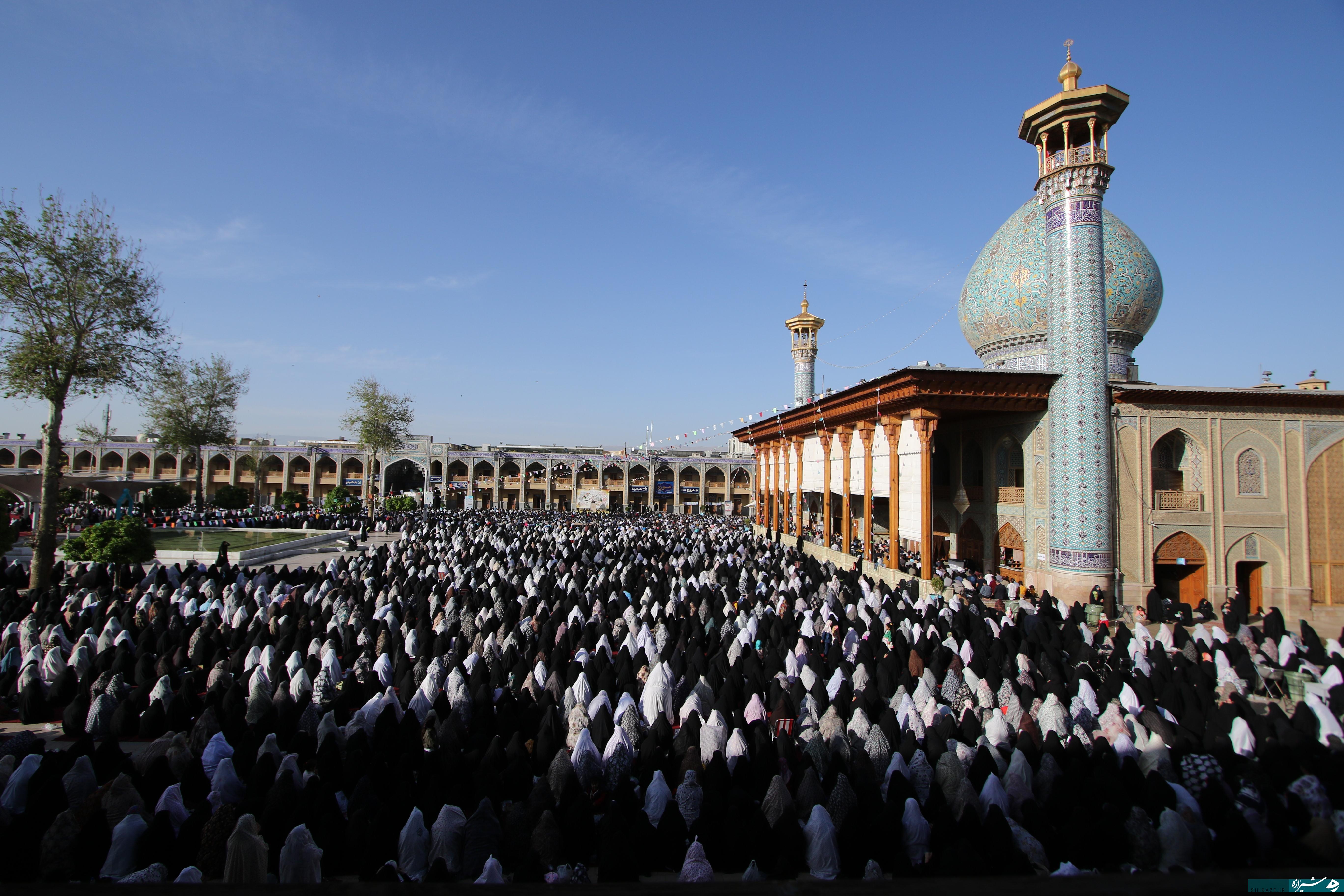 اقامه نماز عید فطر شیراز در شاه‌چراغ (ع)