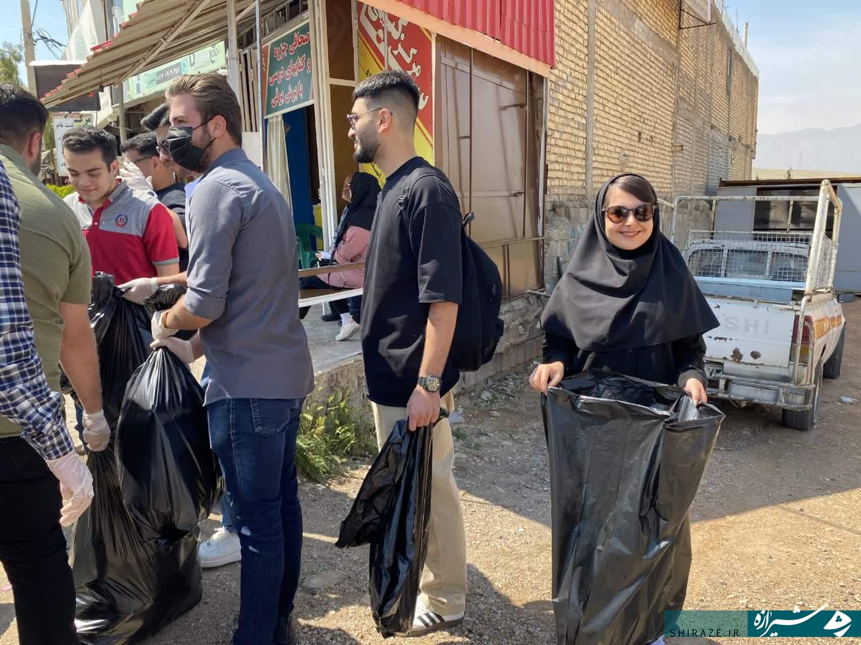 پاک‌سازی مسیر ورودی دانشگاه آزاد اسلامی شیراز