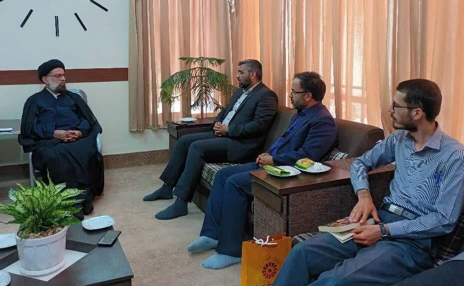ایجاد انگیزه برای کتاب‌خوانی وظیفه ما است