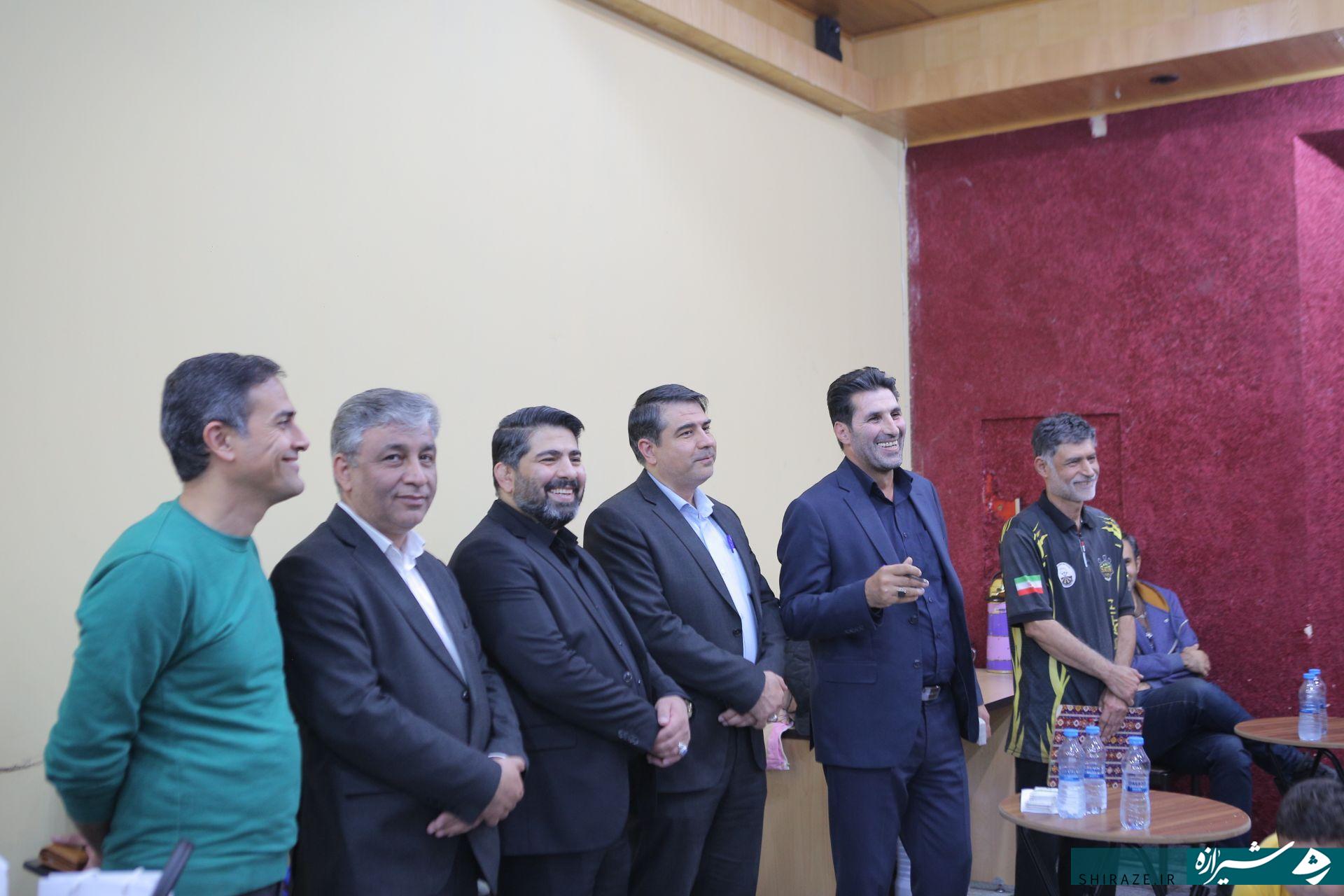 مسابقات پرتاب دارت کارکنان بانک صادرات شیراز
