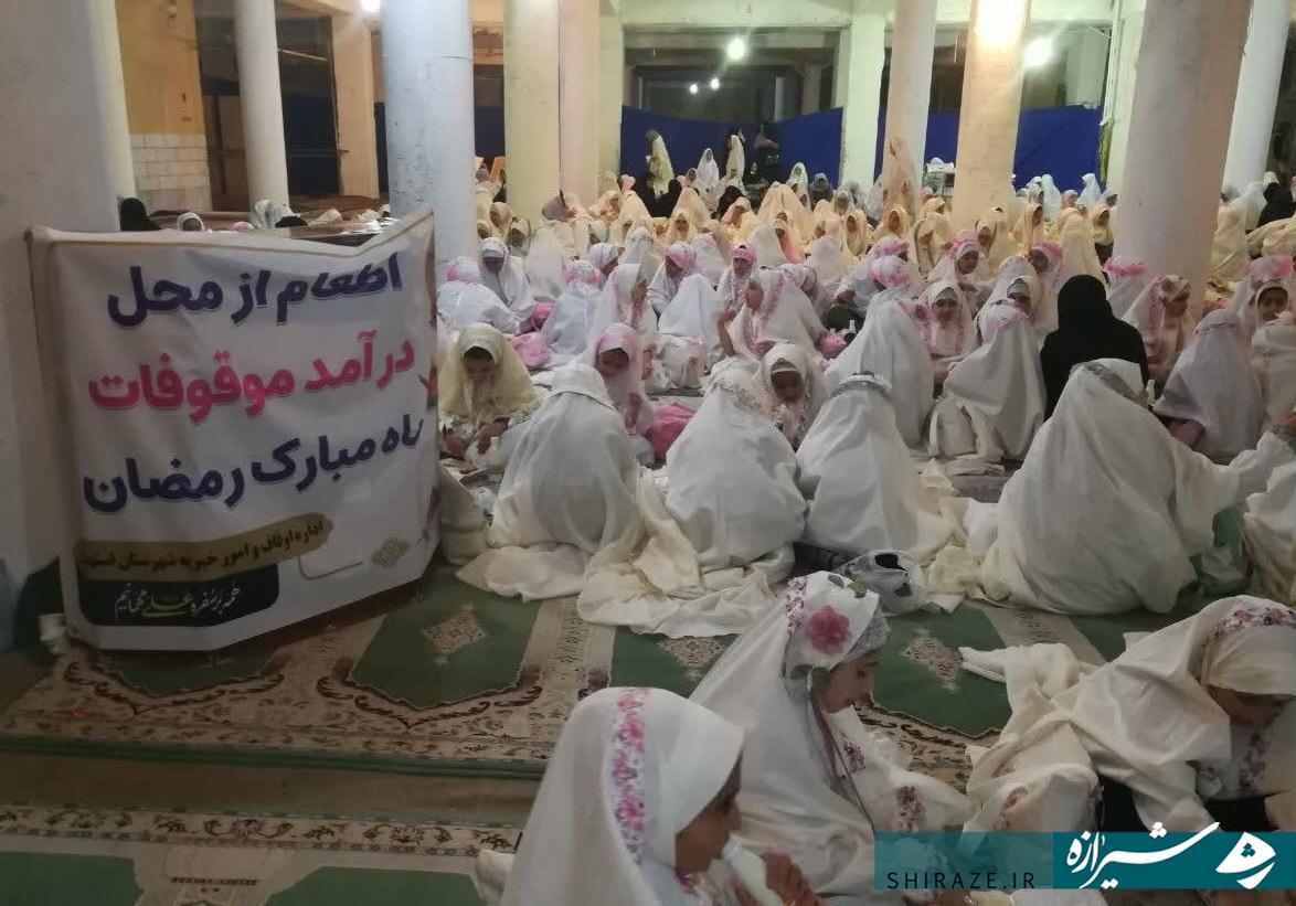 سنت سفره افطاری ۱۰۰ ساله در استهبان