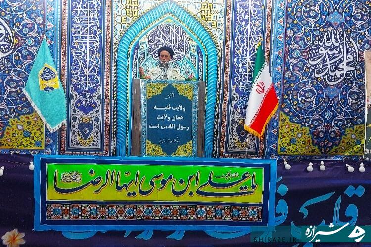 تجلیل از معلم خوب است اما مراقب ارزش‌های معنوی باشیم