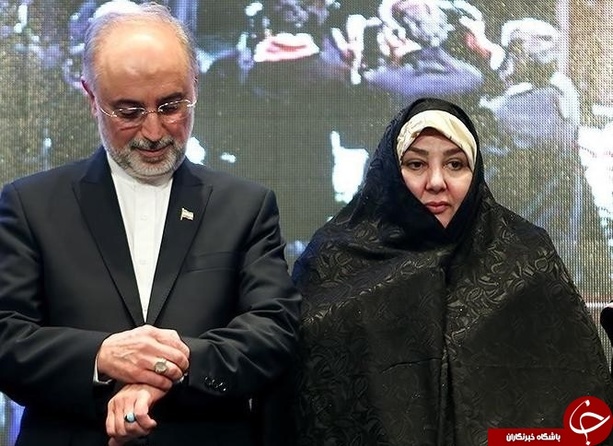 علی اکبر صالحی به همراه همسرش 