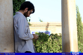 جزء خوانی قرآن کریم در جوار آرامگاه «لسان الغیب»